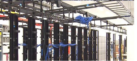 Structured network cabling in a server rack