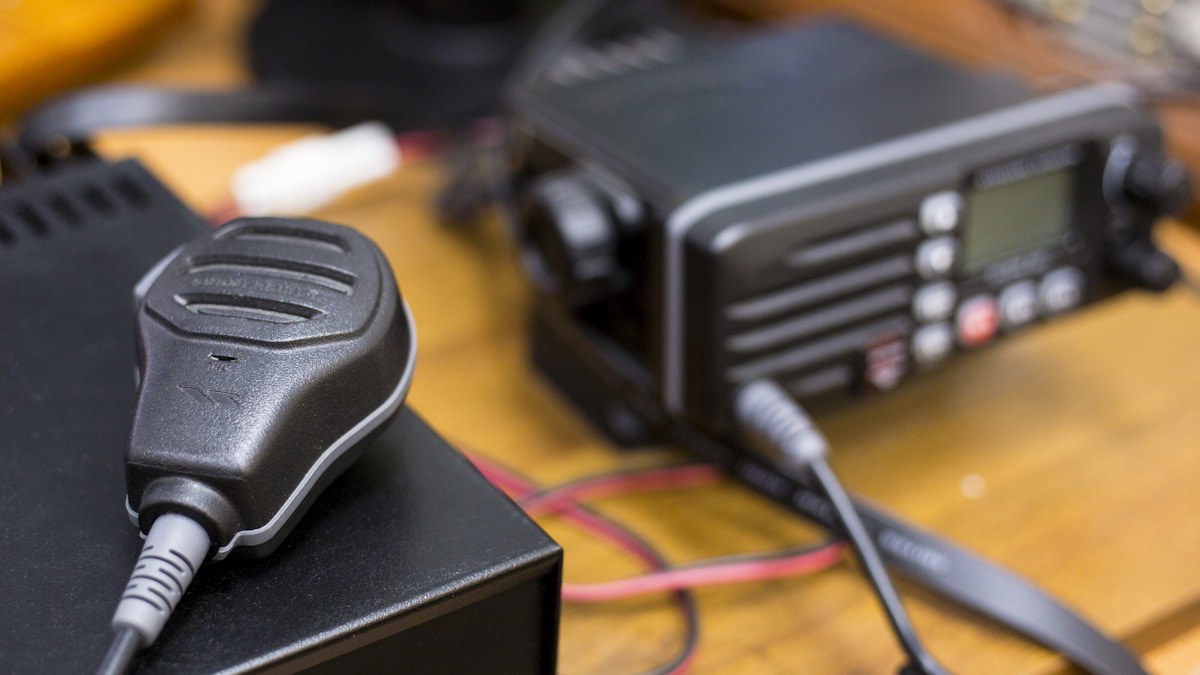 Base station radio unit with handheld microphone